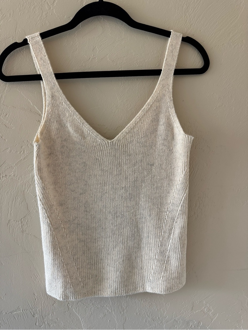 Old Navy Cream V-Neck Knit Tank Top